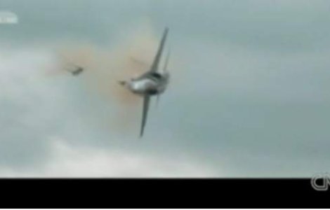  Video : Pilot catapultat in ultimul moment dintr-un avion in deriva