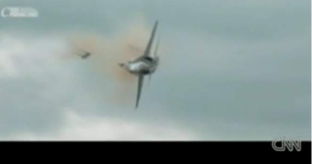  Video : Pilot catapultat in ultimul moment dintr-un avion in deriva