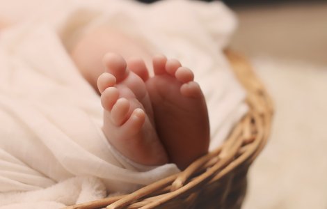 Record național într-o maternitate din Alba. O femeie a născut opt copii prin cezariană