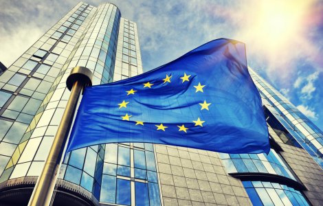 Uniunea Europeană aprobă o primă serie de sancţiuni împotriva Rusiei