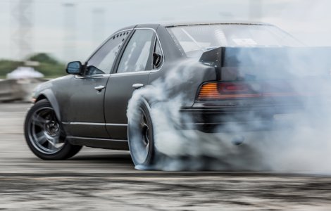 Ce pedeapsă riscă șoferii care fac drifturi după noile măsuri din Codul Rutier