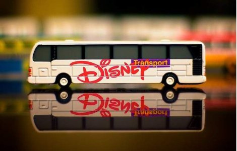 Disney ar putea cumpara un producator de jocuri pentru Facebook