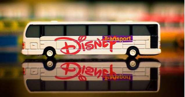 Disney ar putea cumpara un producator de jocuri pentru Facebook