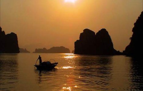 Trei pescari au ramas izolati pe insulite din mijlocul raului Ialomita