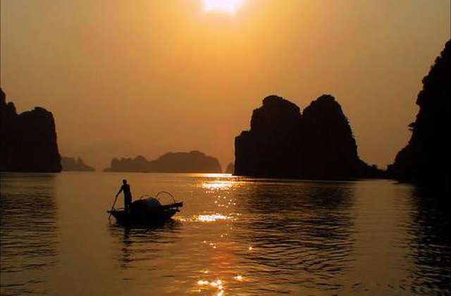 Trei pescari au ramas izolati pe insulite din mijlocul raului Ialomita