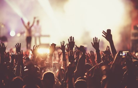  Top  Cele mai frumoase trei piese pe care să i le dedici de Dragobete