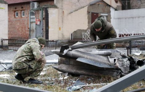 Apărarea antiaeriană a Kievului a doborât un avion rusesc. O clădire cu 9 etaje a luat foc