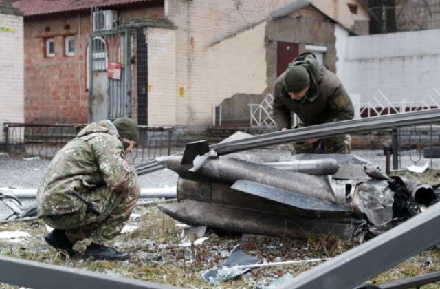 Apărarea antiaeriană a Kievului a doborât un avion rusesc. O clădire cu 9 etaje a luat foc  