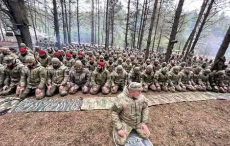 Soldații ceceni au fost surprinși rugându-se înainte de a merge la război