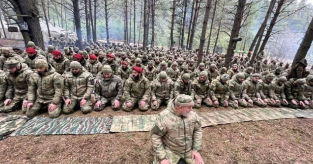 Soldații ceceni au fost surprinși rugându-se înainte de a merge la război