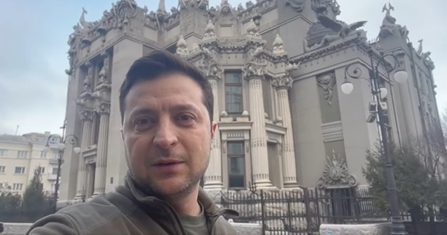 VIDEO Zelenski îi îndeamnă pe ucraineni să nu depună armele și să apere Kievul