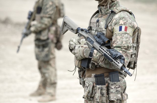 Franța va trimite 500 de militari cu vehicule de luptă &icirc;n Rom&acirc;nia pentru a oferi un sprijin