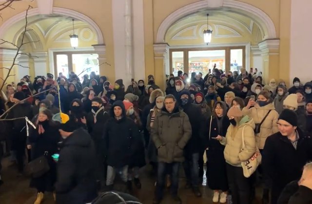 VIDEO Rușii din mai multe orașe au ieșit &icirc;n stradă și protestează contra războiului