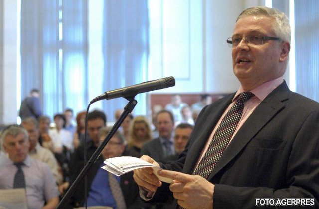 Ambasadorul Barnett critica lipsa de punctualitate a romanilor