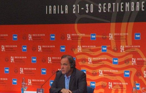 Oliver Stone si-a cerut scuze pentru declaratiile despre Holocaust