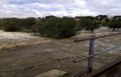 Cod portocaliu de inundatii pe cinci rauri din Olt si Dolj