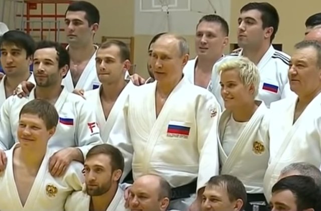 Federaţia Internaţională de Judo i-a retras titlul de preşedinte de onoare şi ambasador lui Vladimir Putin