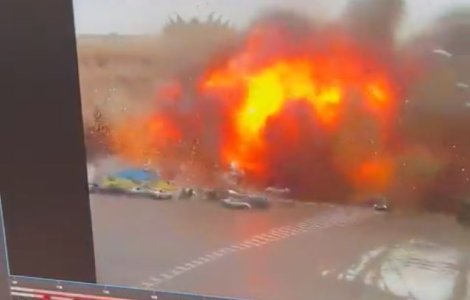 Momentul în care o rachetă rusească lovește o clădire din centrul orașului Harkov VIDEO