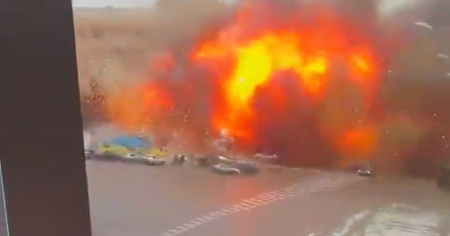 Momentul în care o rachetă rusească lovește o clădire din centrul orașului Harkov VIDEO