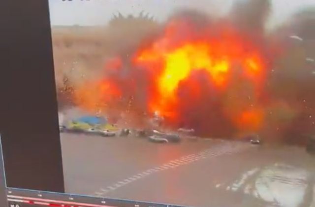 Momentul în care o rachetă rusească lovește o clădire din centrul orașului Harkov VIDEO