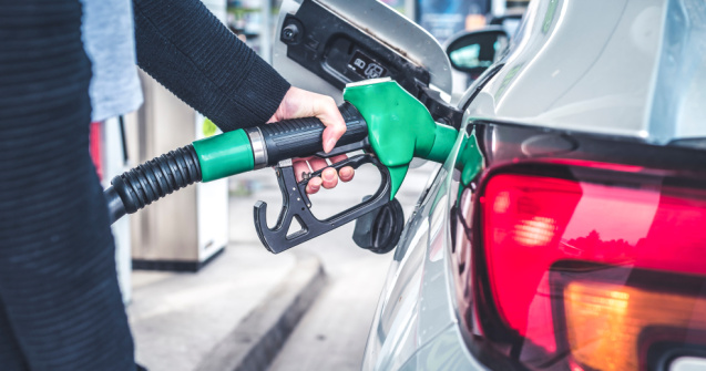 Majorare de preț la benzina superioară în București. Cât costă acum un litru