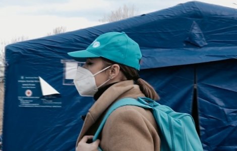 Andreea Marin le-a dat o mână de ajutor refugiaților! Vedeta a mers la vama Siret: „Le e foame, simt atâta nesiguranţă şi teamă”