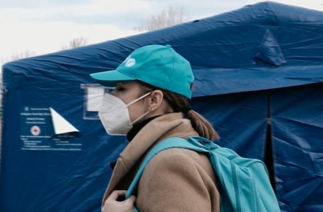 Andreea Marin le-a dat o mână de ajutor refugiaților! Vedeta a mers la vama Siret: „Le e foame, simt atâta nesiguranţă şi teamă”