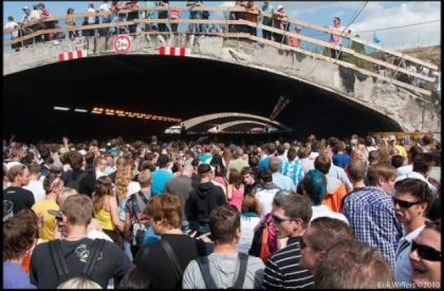 Ce a cauzat busculada de la Love Parade?