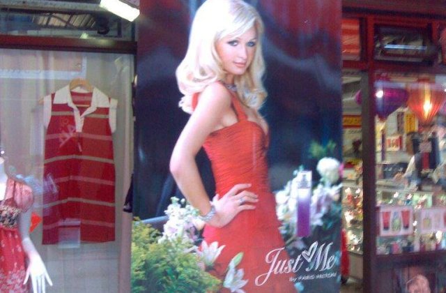 Cele mai cunoscute parfumuri ale vedetelor