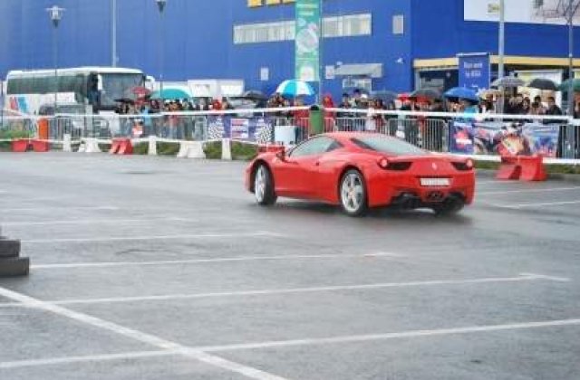 De astazi, oricine poate testa un Ferrari in Mamaia