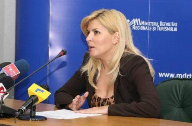 Sloganul "de tara" a la PC: "Explorati ruina in care PDL a transformat Romania"