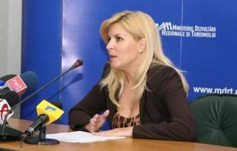 Sloganul "de tara" a la PC: "Explorati ruina in care PDL a transformat Romania"