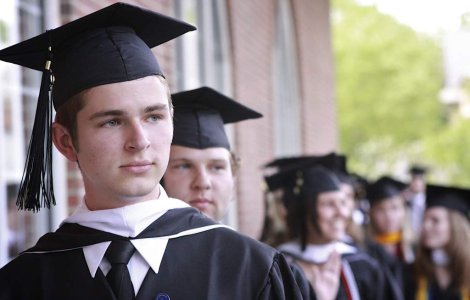 Cum s-au transformat universitatile noastre in "fabrici de diplome"?