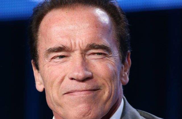 Arnold Schwarzenegger, dat in judecata de un grup de detinuti
