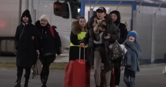 Wizz Air și CFR: Transport gratuit cu trenul și cu avionul pentru refugiații din Ucraina