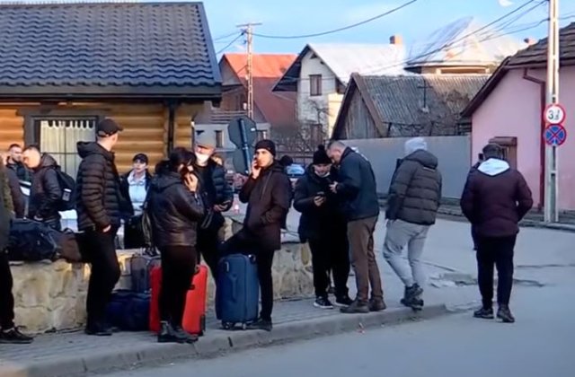 Trenurile cu refugiați ucraineni traversează Europa. Ungaria schimbă foaia după decizia de a nu primi străini fără pașaport