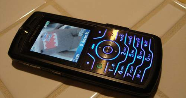 Telefonul mobil are de 18 ori mai multi microbi decat capacul de la WC