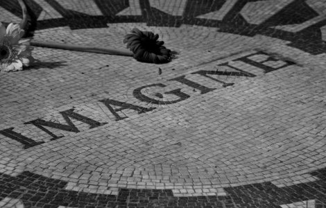 Inregistrarile lui John Lennon, pastrate intr-o capsula a timpului pana in 2040