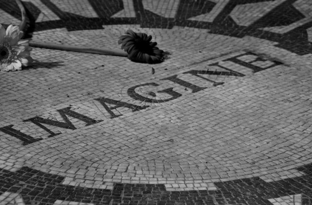 Inregistrarile lui John Lennon, pastrate intr-o capsula a timpului pana in 2040