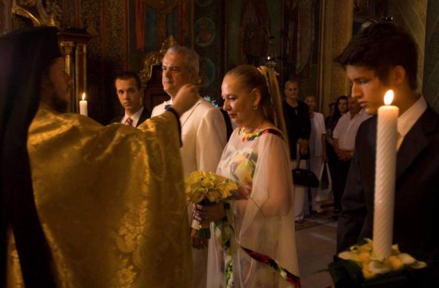 Nastase: 25 de ani de casatorie, sarbatoriti pe blog