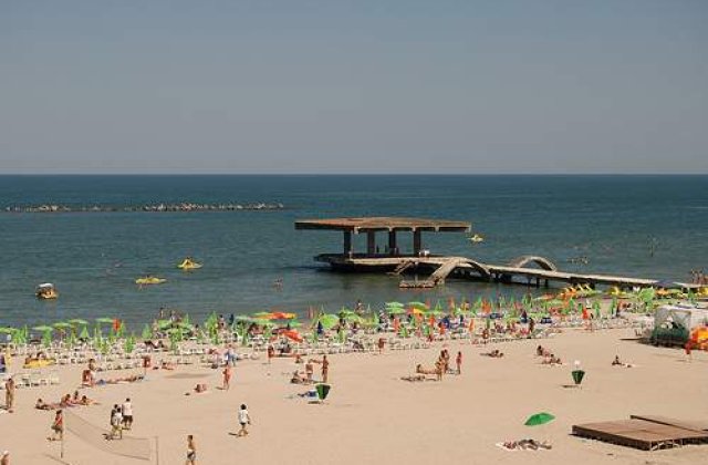 Peste 100.000 de turisti pe litoralul romanesc in weekend