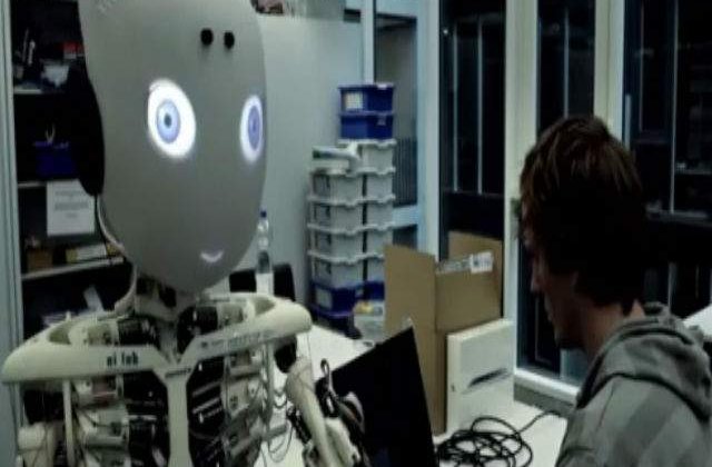 [VIDEO] Roboti care imita miscarile umane, la Targul de Tehnologie Informatica de la Hanovra