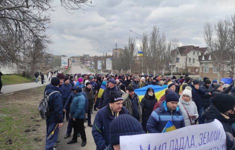 Ucrainenii din Herson și Melitopol au ieșit în stradă! Ce se întâmplă în orașele cucerite de ruși VIDEO