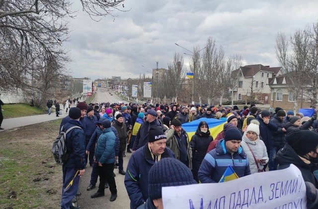 Ucrainenii din Herson și Melitopol au ieșit în stradă! Ce se întâmplă în orașele cucerite de ruși VIDEO