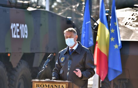 Klaus Iohannis, vizită la tabăra mobilă pentru refugiaţi de la Siret, judeţul Suceava
