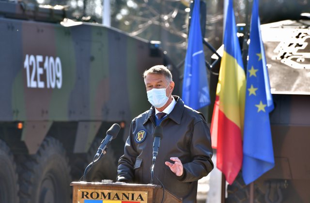 Klaus Iohannis, vizită la tabăra mobilă pentru refugiaţi de la Siret, judeţul Suceava