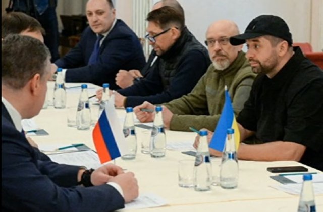 Un membru al delegaţiei ucrainene de negocieri cu Rusia a fost bănuit de trădare. A fost ucis de SBU