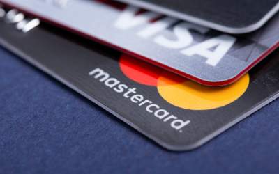 Visa și Mastercard își...