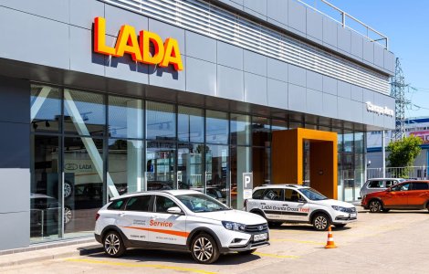 ANALIZĂ: Cu cât au crescut prețurile mașinilor pe piața din Rusia