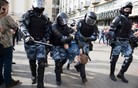 Peste 4.600 de persoane au fost arestate după ce au protestat contra războiului